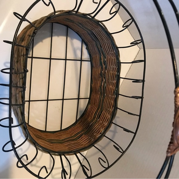 Rattan basket with metal/wire rim - Picture 6 of 8